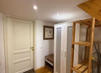 Сдам 1-ком. квартиру, 14.1 м2, Санкт-Петербург, Большой проспект Петроградской стороны, 92