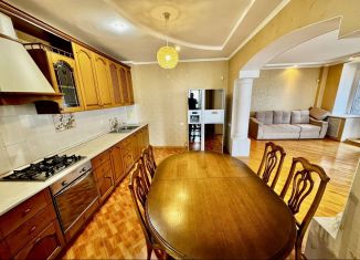 Продаю 3-ком. квартиру, 115 м2, Казань, улица Адоратского, 2