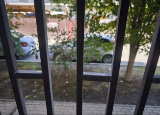 Продам 3-комнатную квартиру, 65 м2, Грозный, улица Муслима Г. Гайрбекова, 80