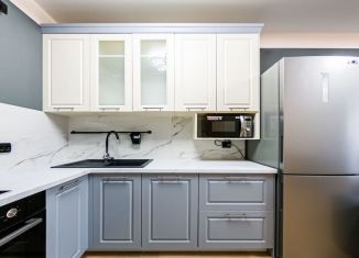 Сдаю однокомнатную квартиру, 44 м2, Свердловская область, улица Азина, 25