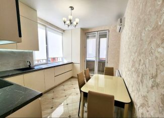 Сдается в аренду 2-комнатная квартира, 80 м2, Крым, проспект Александра Суворова, 15к8