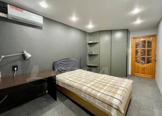 4-комнатная квартира на продажу, 82.4 м2, Тюмень, Полевая улица, 27