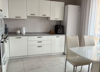 Продаю 2-ком. квартиру, 59.8 м2, Татарстан, улица Баки Урманче, 11к3