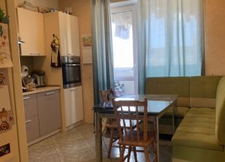 Продаю 3-комнатную квартиру, 83 м2, Калининград, улица Виктора Денисова, 12