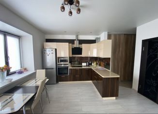 Сдам в аренду 2-ком. квартиру, 50 м2, Тюмень, Харьковская улица, 66