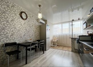 Продам 2-ком. квартиру, 61 м2, Краснодар, улица Петра Метальникова, 7, Музыкальный микрорайон