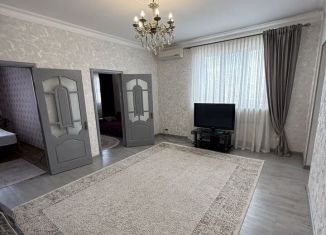 Трехкомнатная квартира в аренду, 80 м2, Махачкала, улица Максима Горького, 70