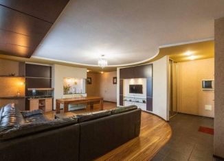 Аренда 3-ком. квартиры, 110 м2, Хабаровск, улица Гамарника, 19