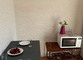 Сдача в аренду трехкомнатной квартиры, 70 м2, Ольгинка, 3-й микрорайон, 1