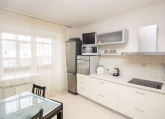 Сдаю в аренду однокомнатную квартиру, 63 м2, Тюмень, Сургутская улица, 11к2