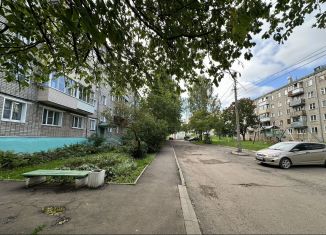Продажа 3-комнатной квартиры, 57.8 м2, Киров, улица Опарина, 8