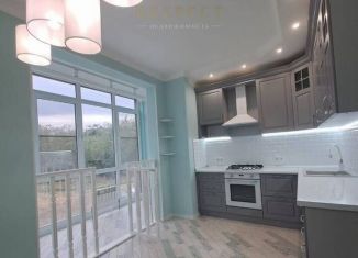 Продаю 2-ком. квартиру, 85 м2, Пятигорск, улица Адмиральского, 1А