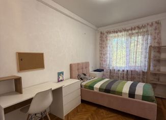 Сдаю в аренду трехкомнатную квартиру, 60 м2, Ростов-на-Дону, улица Тружеников, 10