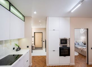 Продаю 4-ком. квартиру, 87 м2, Удмуртия, улица Холмогорова, 105