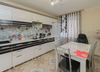 Сдаю в аренду трехкомнатную квартиру, 75 м2, Тюмень, улица Прокопия Артамонова, 7