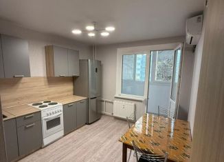 Сдам 1-ком. квартиру, 39 м2, Ростов-на-Дону, улица Юрия Дубинина, 13