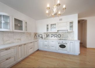 Продаю 2-ком. квартиру, 80.3 м2, Уфа, улица Карла Маркса, 62