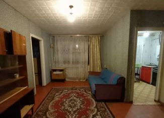 Сдается в аренду трехкомнатная квартира, 46 м2, Лиски, улица 40 лет Октября, 17