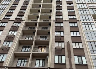 Продается 1-ком. квартира, 43 м2, Махачкала, улица Ахмата-Хаджи Кадырова, 128