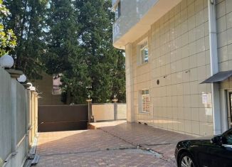 Продаю 3-комнатную квартиру, 85 м2, Сочи, улица Красных Партизан, 3/1