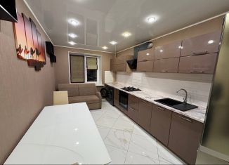 Сдам 1-ком. квартиру, 40 м2, Саратов, улица имени К.П. Панченко, 2