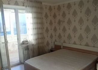 Сдам в аренду 3-ком. квартиру, 80 м2, Крым, Октябрьская улица, 21