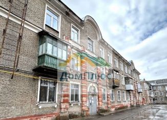 Продается 2-комнатная квартира, 51.2 м2, Березники, улица Труда, 7