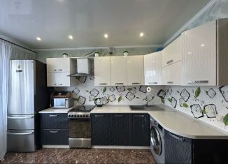 Продаю четырехкомнатную квартиру, 90.6 м2, Республика Башкортостан, Ленинградская улица, 79