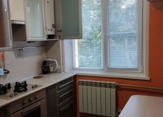 Сдаю в аренду 3-ком. квартиру, 63 м2, Арзамас, улица Жуковского, 11