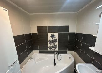 Продаю 2-ком. квартиру, 51 м2, Чебаркуль, улица Карпенко, 8