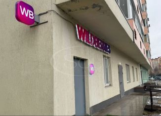 Продаю торговую площадь, 58.4 м2, деревня Островцы, улица Лётчика Волчкова, 4