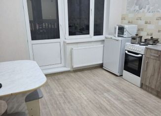 Сдам однокомнатную квартиру, 36 м2, Татарстан, улица Шамиля Усманова, 5Б