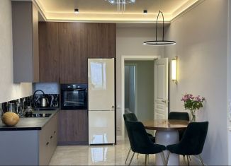 Продам 3-ком. квартиру, 98 м2, Махачкала, проспект Петра I, 89