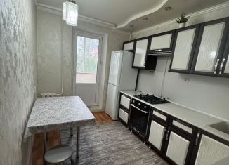Сдается трехкомнатная квартира, 65 м2, Татарстан, улица Ленина, 141Б