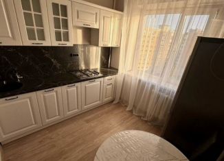 Сдается в аренду 2-комнатная квартира, 60 м2, Ростов-на-Дону, улица Думенко, 13Г