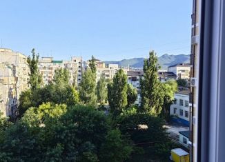 Продам 2-комнатную квартиру, 80 м2, Махачкала, улица Нигматулы Магомедова, 43