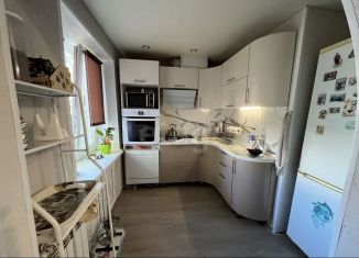 Продам 3-ком. квартиру, 62.4 м2, Саратов, Бакинская улица, 10