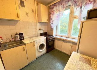 Продаю двухкомнатную квартиру, 44 м2, Старый Оскол, микрорайон Лебединец, 4