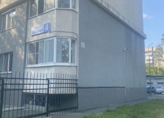 Сдается в аренду машиноместо, 14 м2, Екатеринбург, Таёжная улица, 4