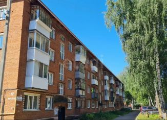 Продаю 3-ком. квартиру, 58 м2, Удмуртия, улица Курчатова, 12