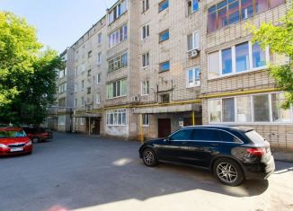 Продается 3-ком. квартира, 60 м2, Казань, улица Космонавтов, 32