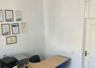 Сдам в аренду офис, 12 м2, Чебоксары, улица Карла Маркса, 52к2