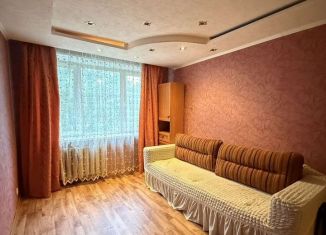 Сдается двухкомнатная квартира, 43 м2, Мурманск, улица Полярные Зори, 7