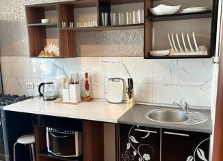 Сдам в аренду 3-ком. квартиру, 77 м2, Ростов-на-Дону, Днепропетровская улица, 10А