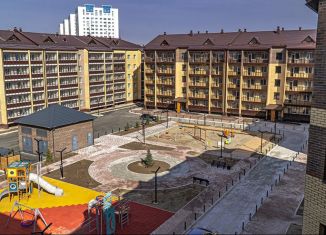 Продается 2-ком. квартира, 66 м2, Абакан, улица Авиаторов, 5