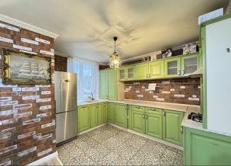 Сдается в аренду трехкомнатная квартира, 80 м2, Ростов-на-Дону, улица Чкалова, 40А