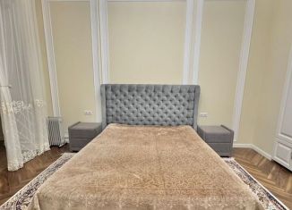 Сдается трехкомнатная квартира, 90 м2, Кисловодск, улица Героев Медиков, 7