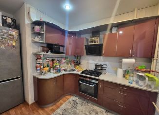 Продам четырехкомнатную квартиру, 90 м2, Псков, улица Шестака, 27