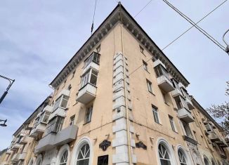 Продаю 4-комнатную квартиру, 96 м2, Уфа, улица Октябрьской Революции, 9