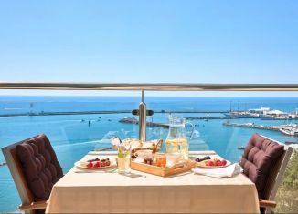 Продаю 3-комнатную квартиру, 120 м2, Сочи, улица Орджоникидзе, 11/1, микрорайон Центральный